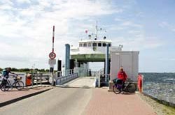 Fhre zwischen der Insel Rgen und der Hansestadt Stralsund